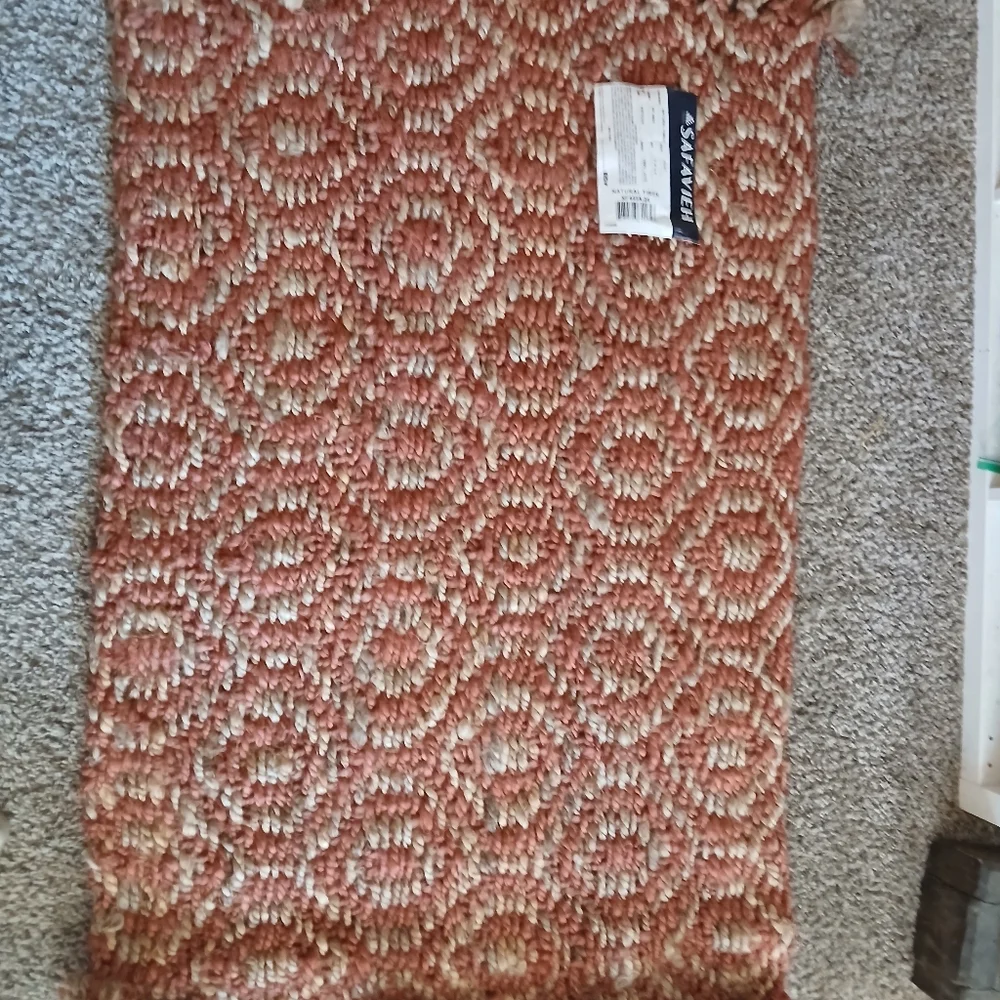 New Safavieh 4'x2'6 area rug from Overstock.com